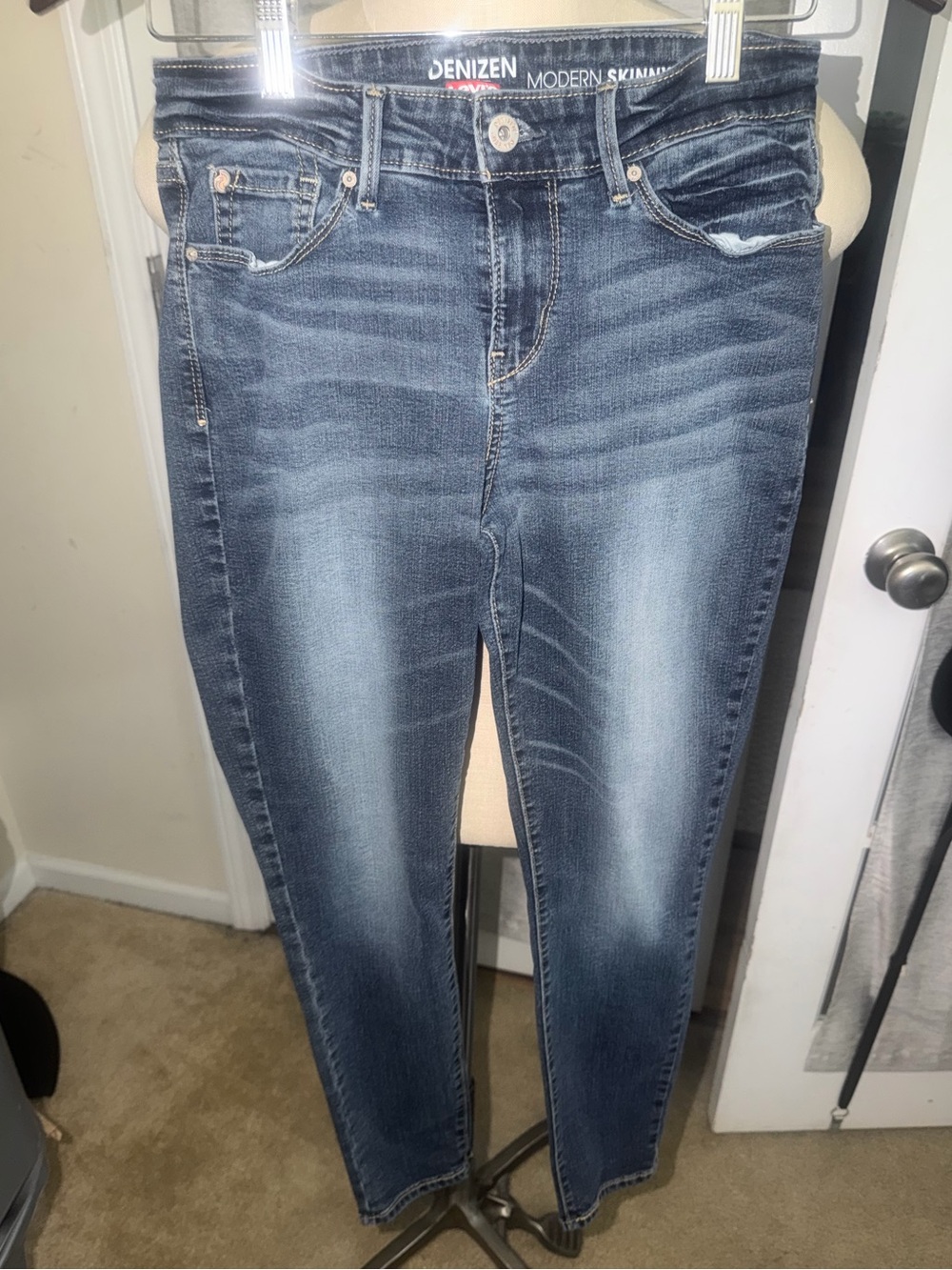 LADIES 28X36 Denizen from Levi's Faded Indigo Skinny Jeans(127)
